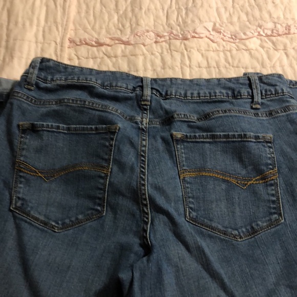 Blue Jean Capris ~ Mid Rise - Picture 3 of 3